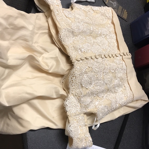 Wedding Dress size 6 lace front/back - Picture 13 of 15